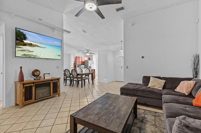 Building Photo - 1345 Tindaro Dr