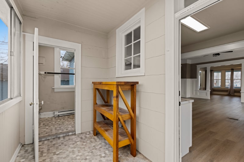 Building Photo - 204 18th Ave S