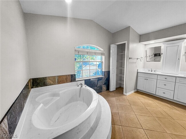 Building Photo - 326 SW 29th St