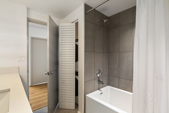 Building Photo - 999 Wilder Ave