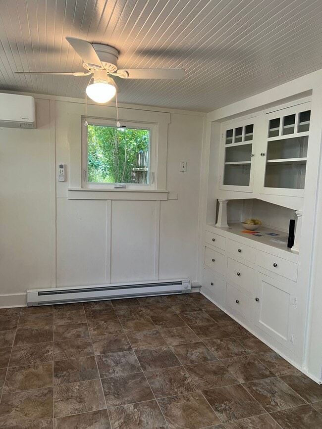 Building Photo - Pine Grove Home