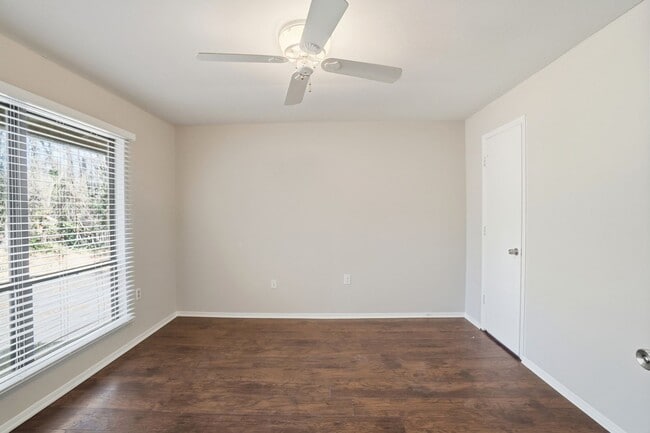 Building Photo - Spacious Condo • Pool Community • Prime Location