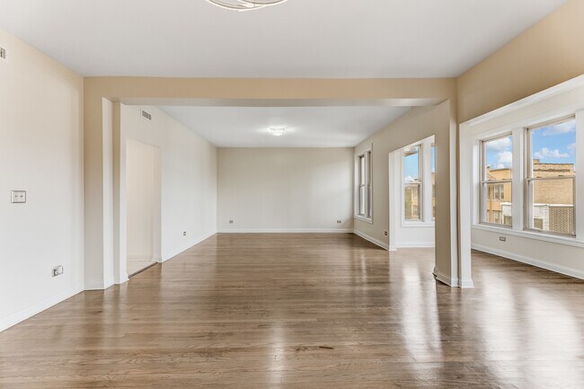 Building Photo - 4722 S Ingleside Ave