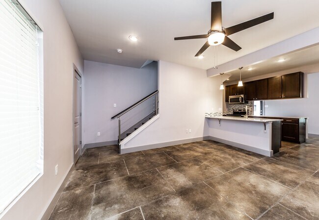 Building Photo - FOR RENT in Lafayette!