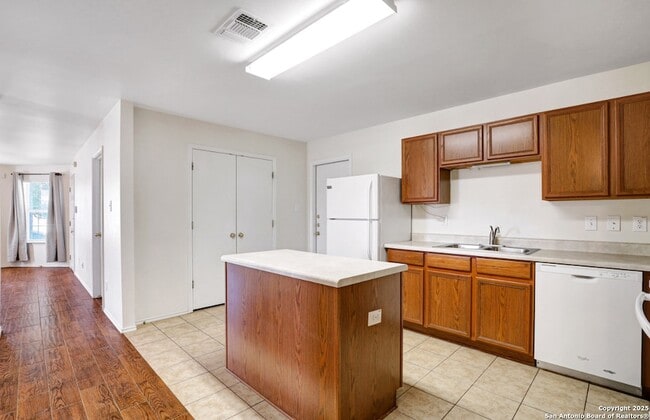 Building Photo - 10603 N Shaenridge