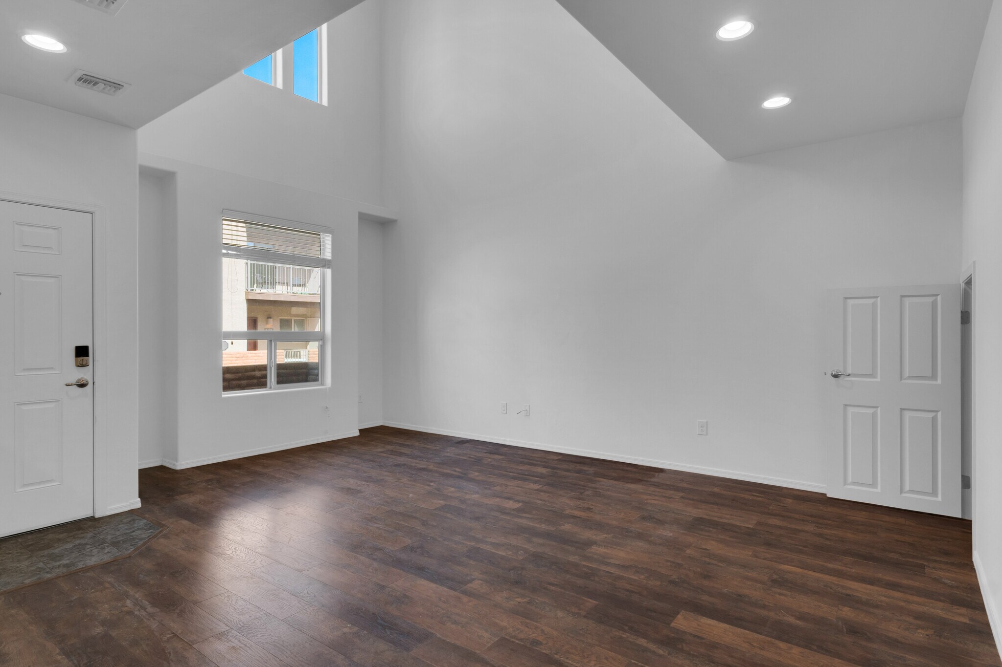 Building Photo - 4154 N Thurston Ln