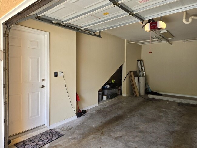 Building Photo - 2050 Alta Meadows Ln