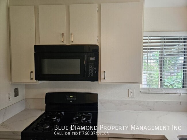 Building Photo - 1615 Peacock Blvd