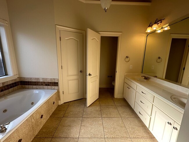 Building Photo - Gorgeous 3 Bedroom Home in North Bossier