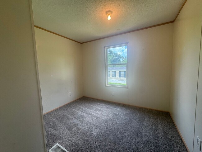 Building Photo - 5148 Hudson Dr