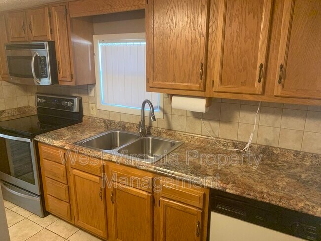 Building Photo - 563 Glenview Rd