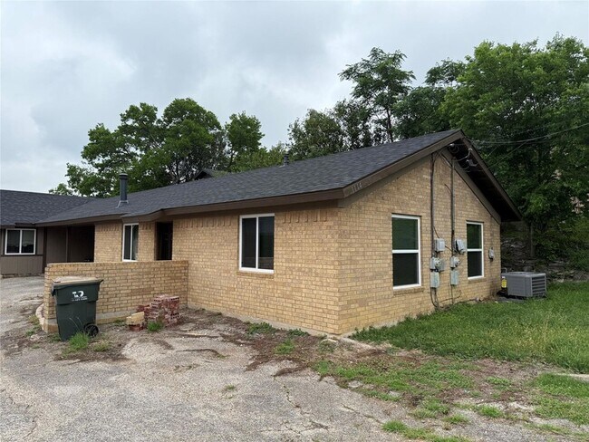 Building Photo - 1114 Hazelton St