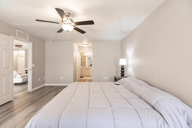 Building Photo - "Charming 3-Bedroom Home with 2 Full Baths and Spacious 2537 Sq Ft in North Port, FL!"