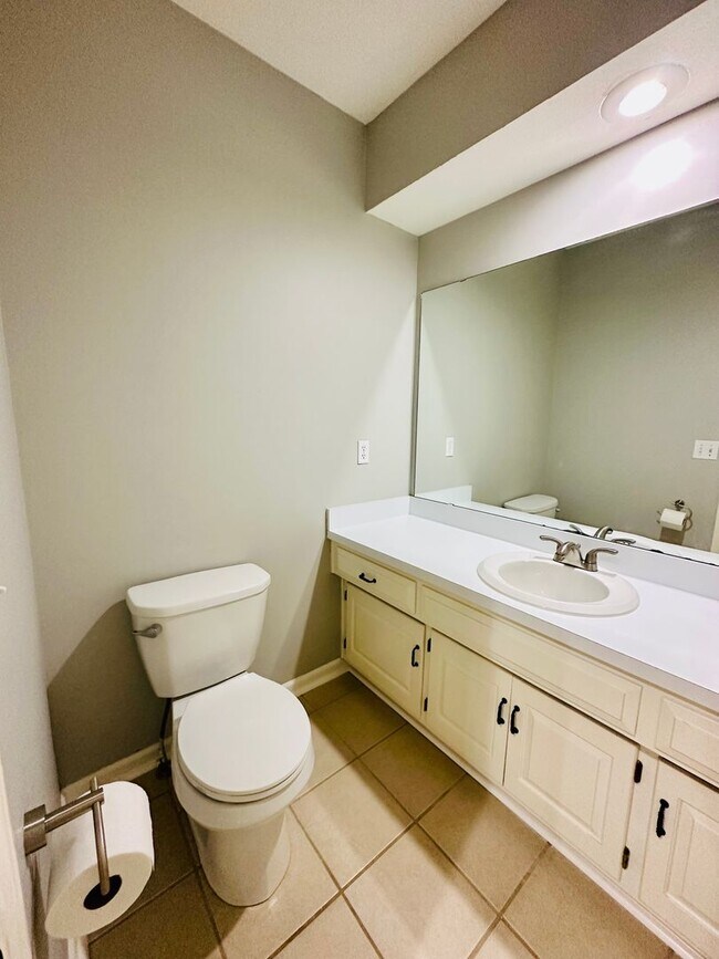 Building Photo - {10709}  Spacious Overland Park Duplex + T...