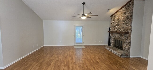 Building Photo - 10864 Steeding Horse Dr