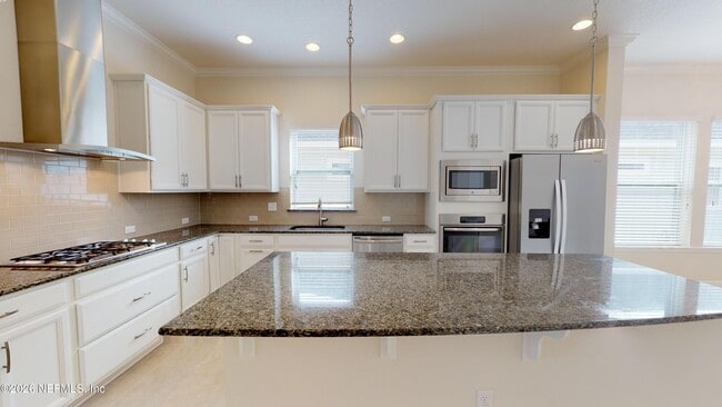 Building Photo - 203 Southern Oak Dr