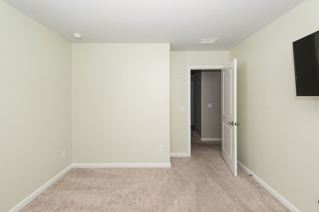 Building Photo - 4 Bedroom 2.5 Bath House in Grand Oaks Pla...