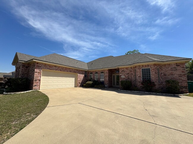 Building Photo - 1712 Iron Jacket Trail