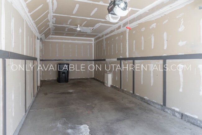 Building Photo - 1508 W 110 N
