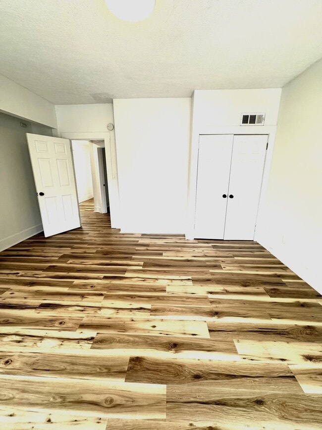 Building Photo - 1618ELL