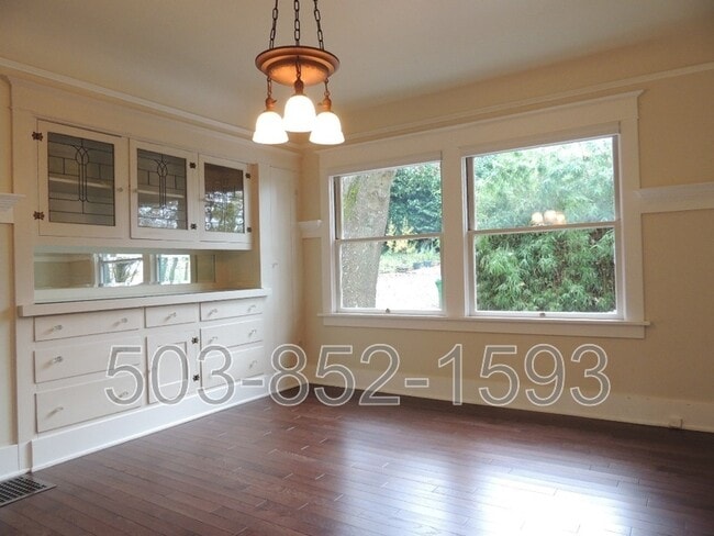 Building Photo - 122 SE 60th Ave