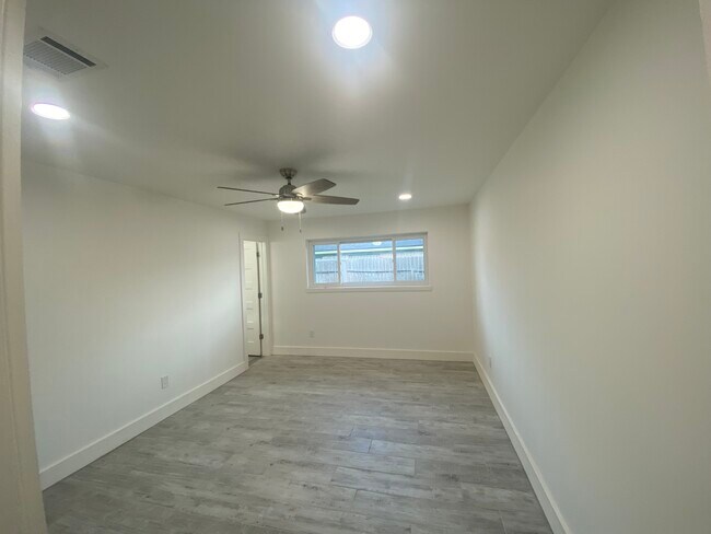 Building Photo - 4831 Wickview Ln