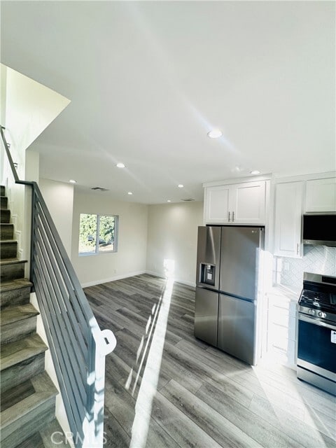 Building Photo - 9318 Encino Ave