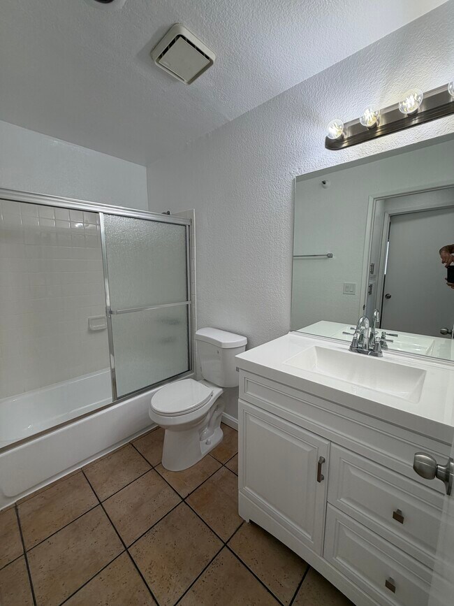 Building Photo - 4840 W 118th St