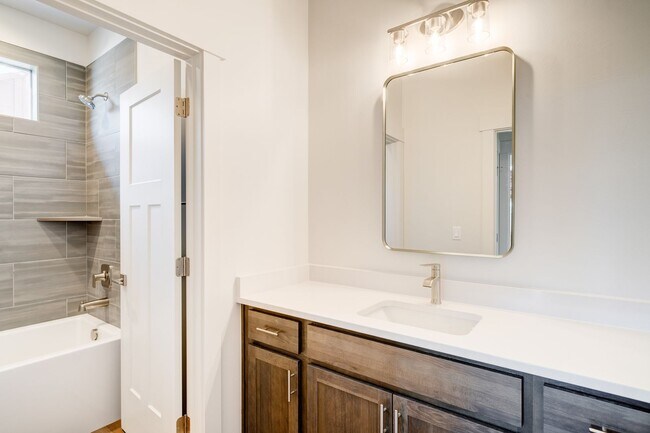 Building Photo - New Peaceful Retreat