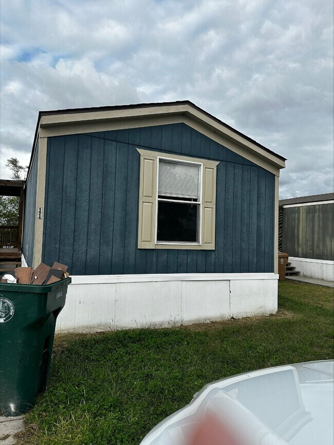 Building Photo - 3322 IH-69 Access Rd