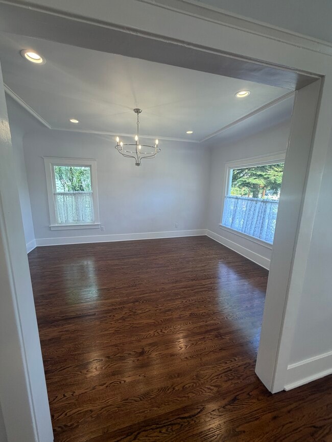Large Dining Room - 713 S Bronson Ave