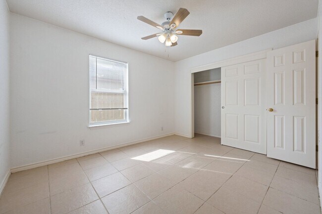Building Photo - 203 Tamara Dr
