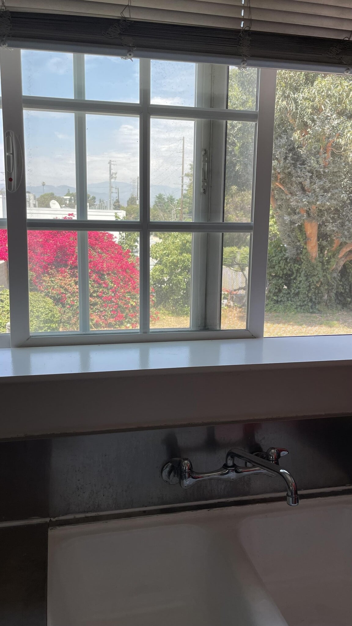 Building Photo - 2477 Silver Lake Blvd