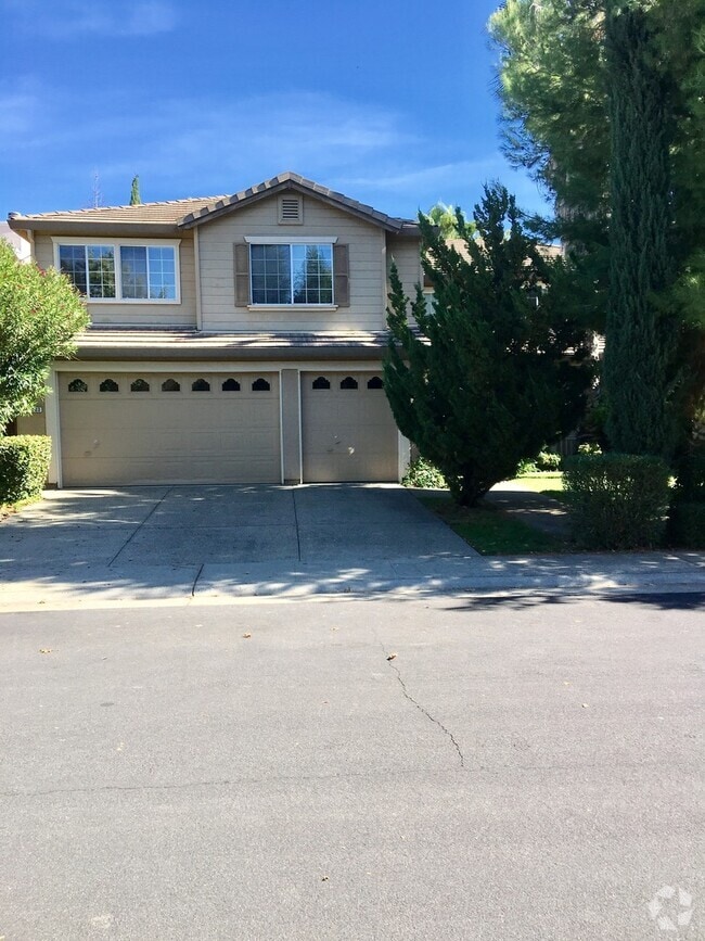 Building Photo - Large, Dog Friendly Rocklin Home with a View!