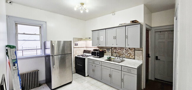 Building Photo - 535 E 29th St