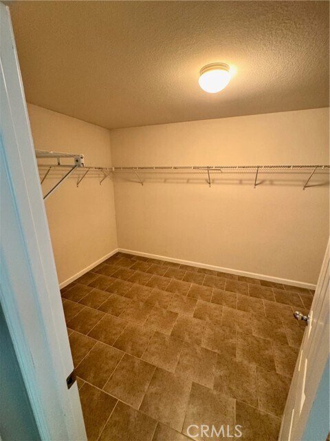 Building Photo - 38422 Clearbrook Dr
