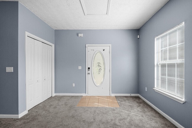 Building Photo - 2496 Lakeview Dr S