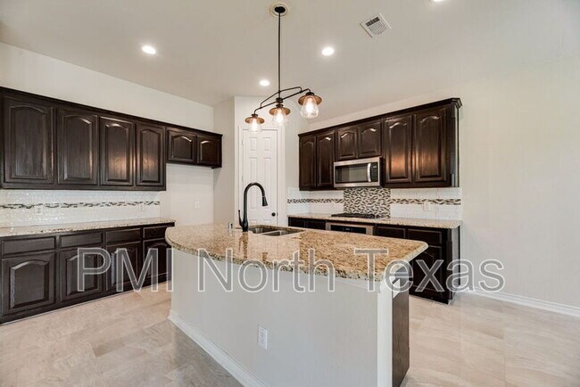 Building Photo - 3394 Overhill Dr