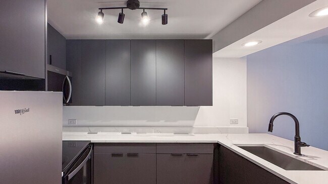 Building Photo - 233 E Erie St