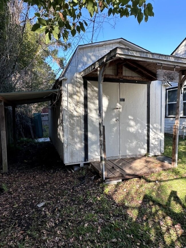 Building Photo - Charming 3/2 in Orange Park