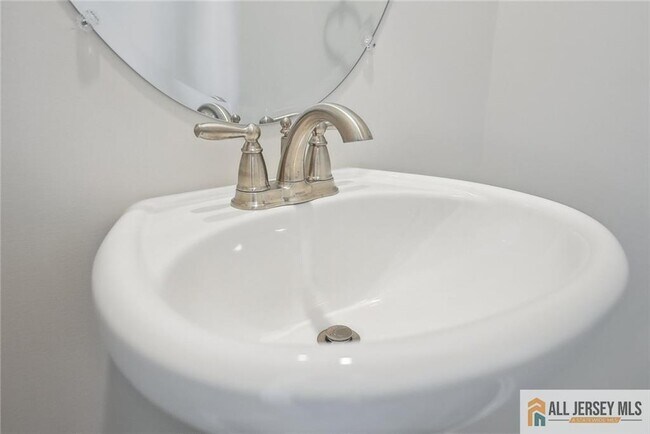 Building Photo - 25 Elliot Ln