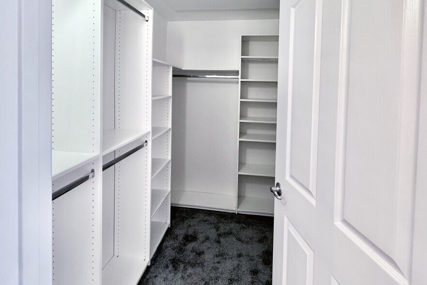 Building Photo - 235 Market St