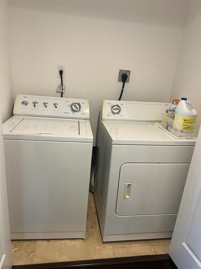 Building Photo - 1755 E Hallandale Beach Blvd