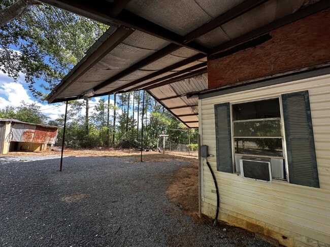 Building Photo - 3 Bedroom 2 Bath home on a corner lot in Anacoco, LA
