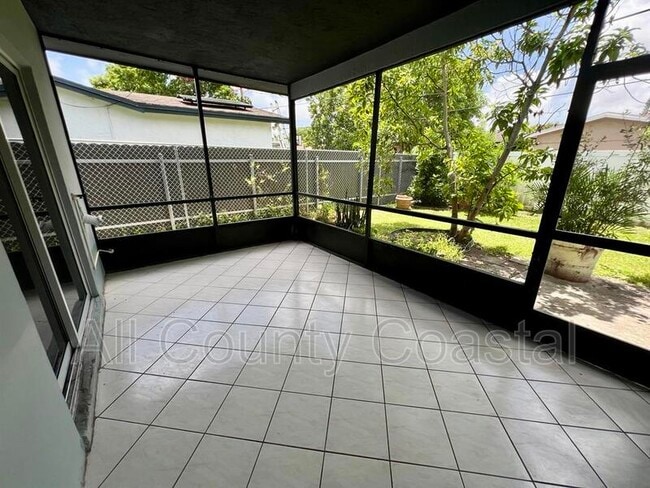 Building Photo - 8640 Wilshire Dr