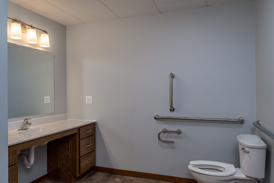 Bathroom - 513 N Riverfront Dr