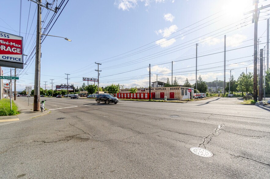 Building Photo - 2850 15th Ave W