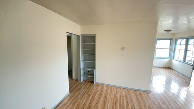 Building Photo - 577 NW T St