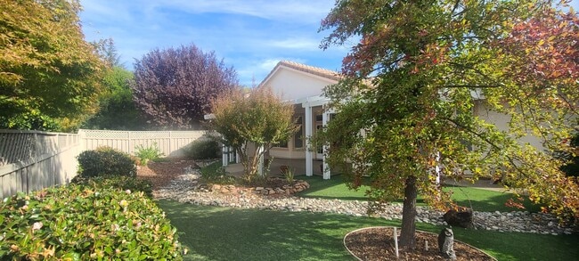 Building Photo - Sun City: 55&older Community - Single Story- 2 Bedroom Plus Den 2 Bath 2 Car Garage Large Fenced ...
