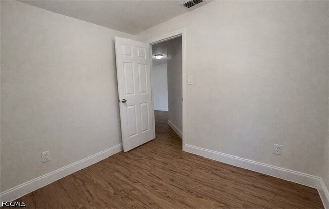 Building Photo - 569 Nuna Ave